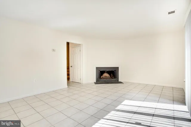 $2,400 | 8 Gentry Court, Annapolis, MD 21403