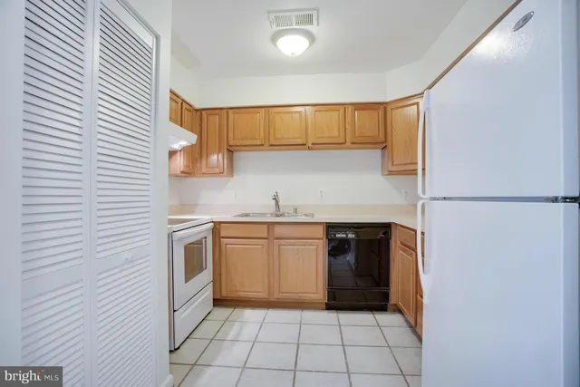 $2,400 | 8 Gentry Court, Annapolis, MD 21403