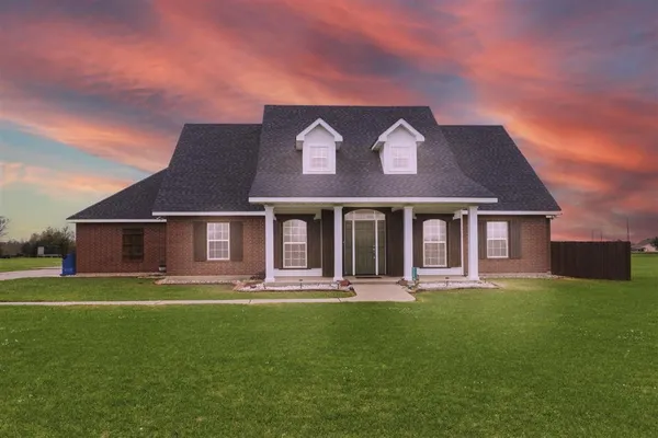 $375,000 | 21259 Highway 101, Iowa, LA 70647