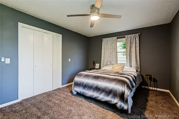 $299,900 | 712 Plaza Drive, Jeffersonville, IN 47130