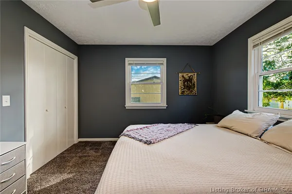 $299,900 | 712 Plaza Drive, Jeffersonville, IN 47130