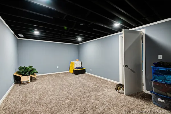 $299,900 | 712 Plaza Drive, Jeffersonville, IN 47130