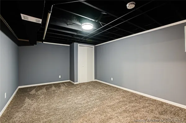 $299,900 | 712 Plaza Drive, Jeffersonville, IN 47130