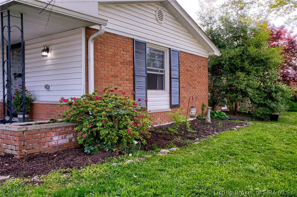 $299,900 | 712 Plaza Drive, Jeffersonville, IN 47130