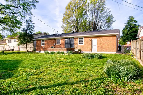 $299,900 | 712 Plaza Drive, Jeffersonville, IN 47130