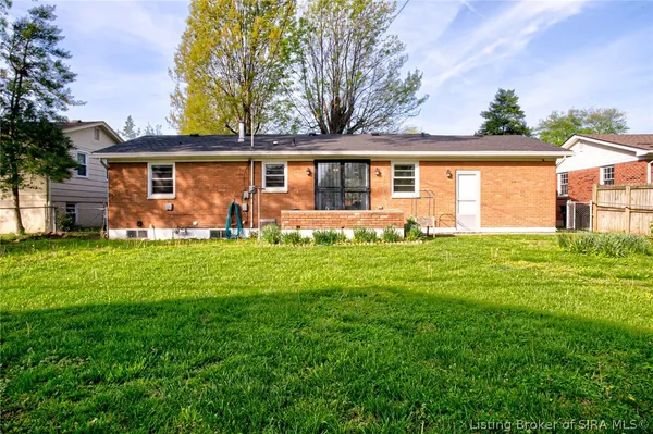 $299,900 | 712 Plaza Drive, Jeffersonville, IN 47130