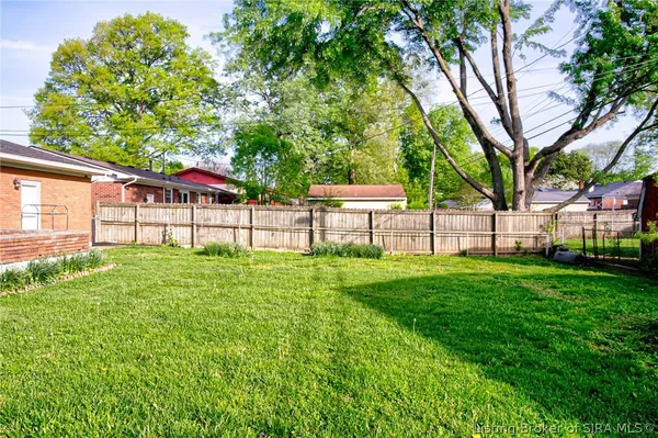 $299,900 | 712 Plaza Drive, Jeffersonville, IN 47130