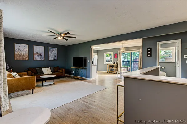 $299,900 | 712 Plaza Drive, Jeffersonville, IN 47130