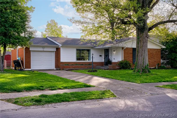 $299,900 | 712 Plaza Drive, Jeffersonville, IN 47130