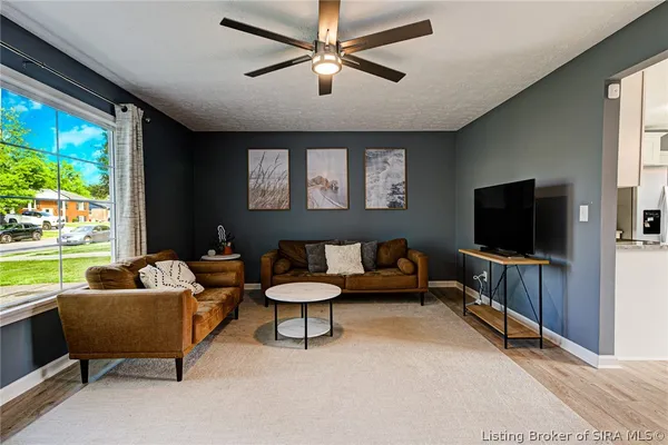 $299,900 | 712 Plaza Drive, Jeffersonville, IN 47130