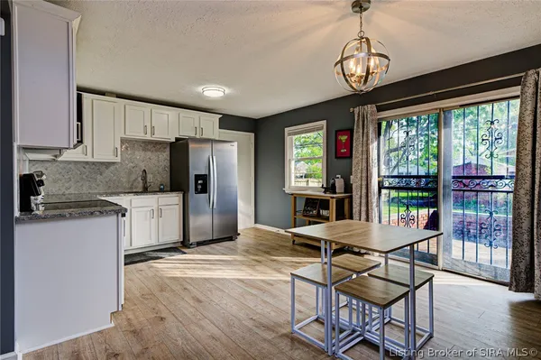 $299,900 | 712 Plaza Drive, Jeffersonville, IN 47130