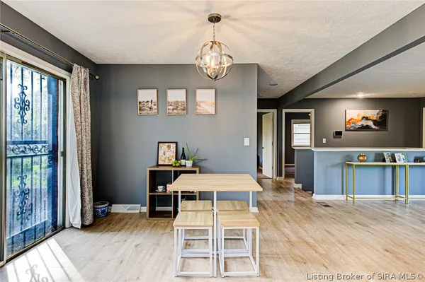 $299,900 | 712 Plaza Drive, Jeffersonville, IN 47130