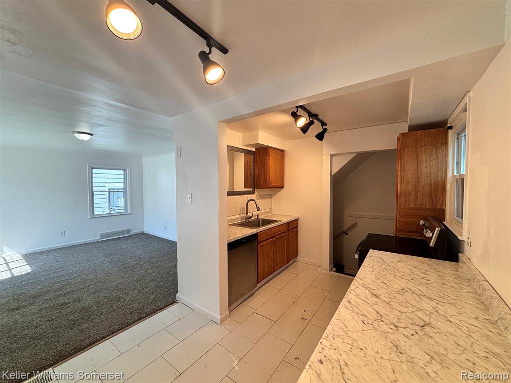 18350 Codding Street Detroit, MI 48219 - Photo 4 of 14