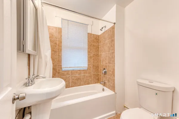 $1,800 | 152 Oak Street, Unit 3S, New Britain, CT 06051