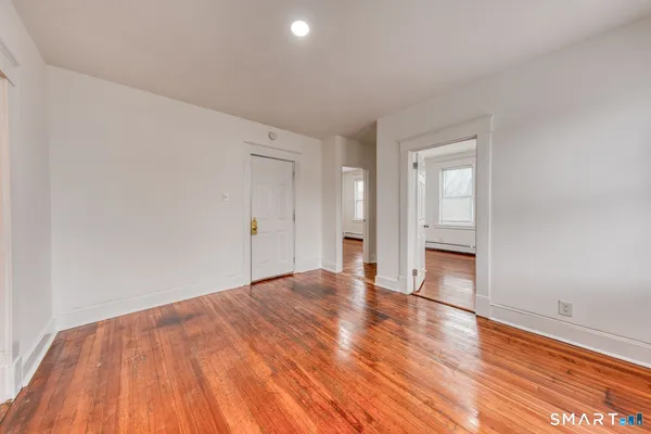$1,800 | 152 Oak Street, Unit 3S, New Britain, CT 06051
