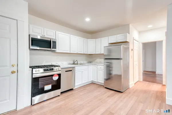 $1,800 | 152 Oak Street, Unit 3S, New Britain, CT 06051