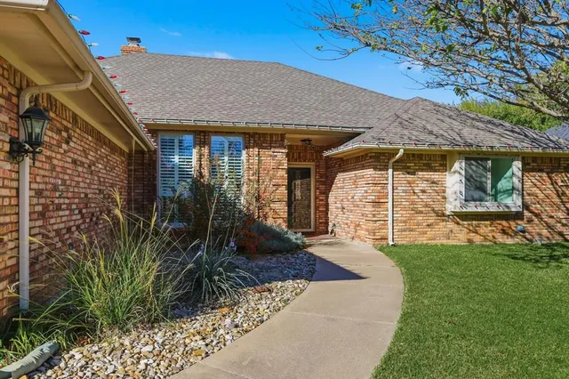 $529,900 | 3721 Fieldcrest Lane, Bedford, TX 76021
