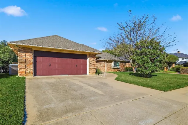 $529,900 | 3721 Fieldcrest Lane, Bedford, TX 76021