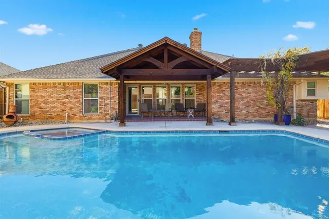 $529,900 | 3721 Fieldcrest Lane, Bedford, TX 76021