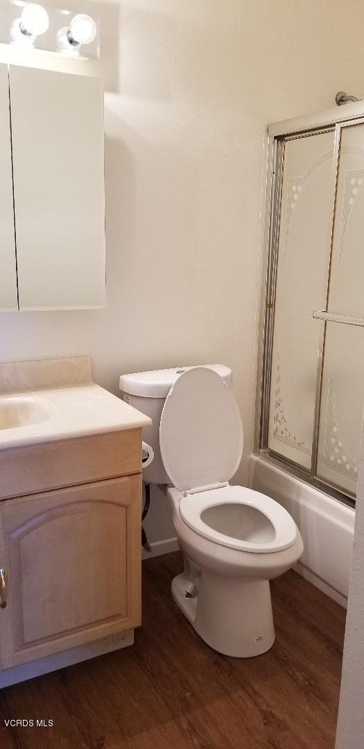 5161 Creekside Road Camarillo, CA 93012 - Photo 13 of 18 Bathroom