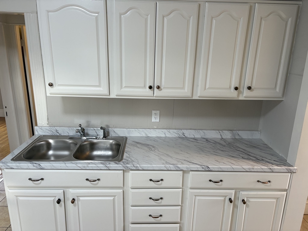 797 Carew Street Springfield, MA 01104 - Photo 20 of 31