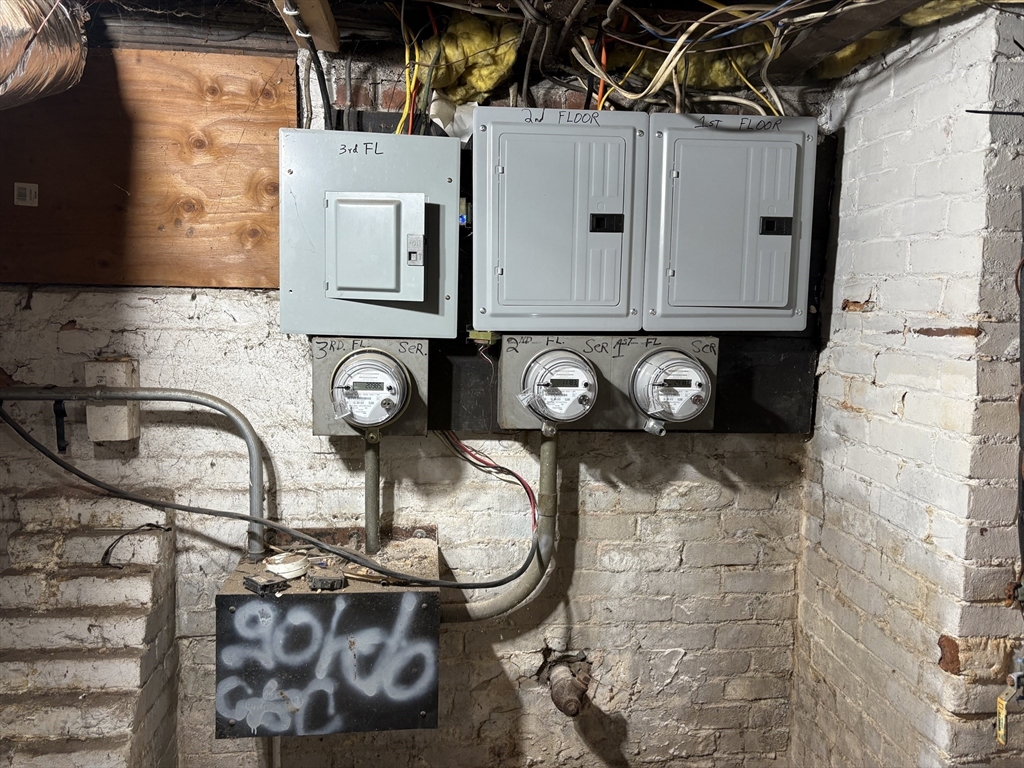 797 Carew Street Springfield, MA 01104 - Photo 28 of 31