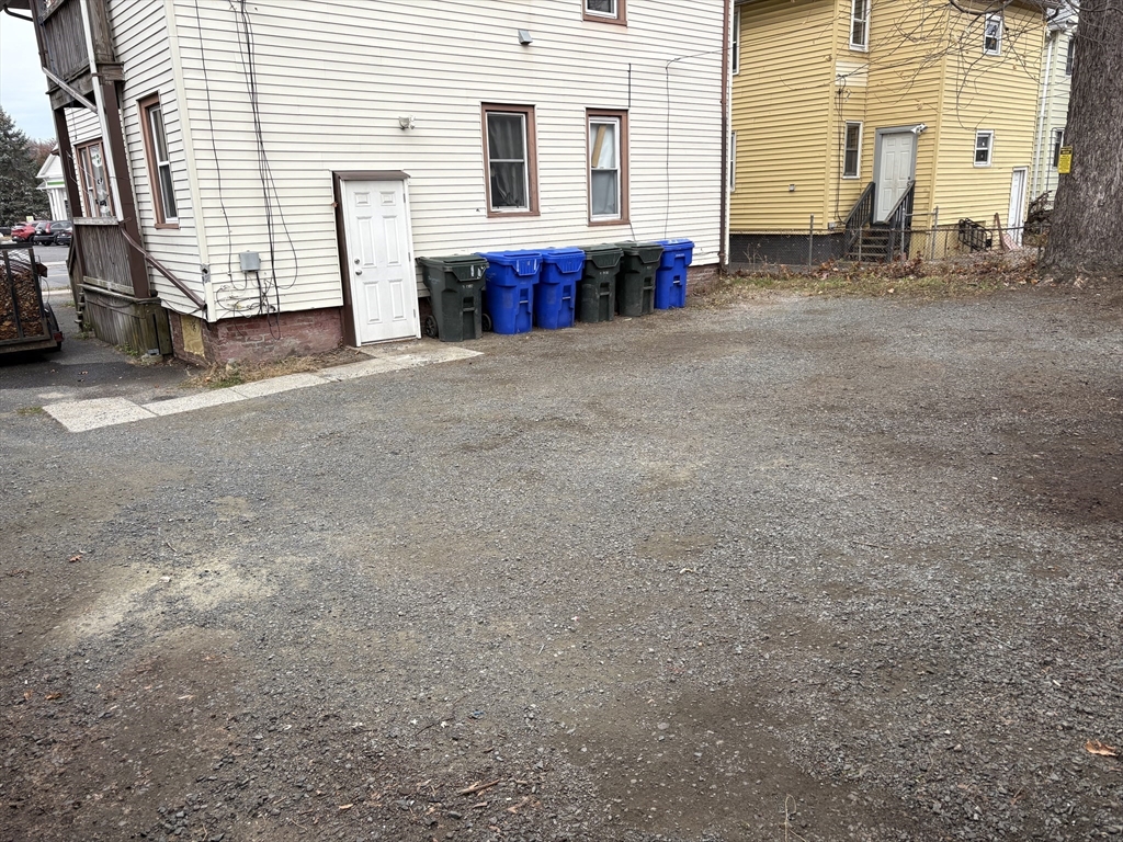 797 Carew Street Springfield, MA 01104 - Photo 3 of 31