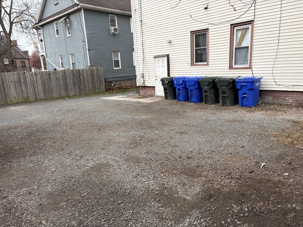 797 Carew Street Springfield, MA 01104 - Photo 4 of 31