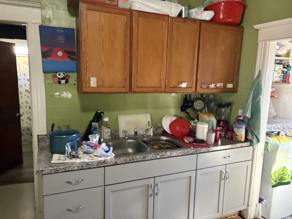 797 Carew Street Springfield, MA 01104 - Photo 5 of 31