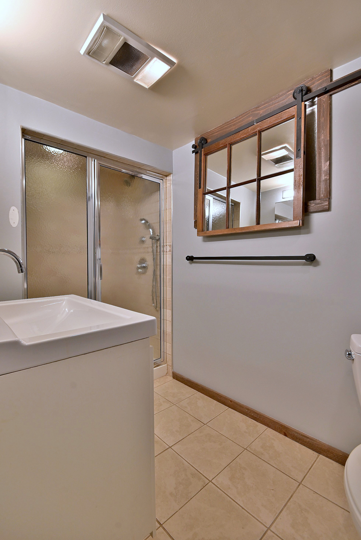 3952 North Oleander Avenue Chicago, IL 60634 - Photo 27 of 34 a room with a washer and dryer