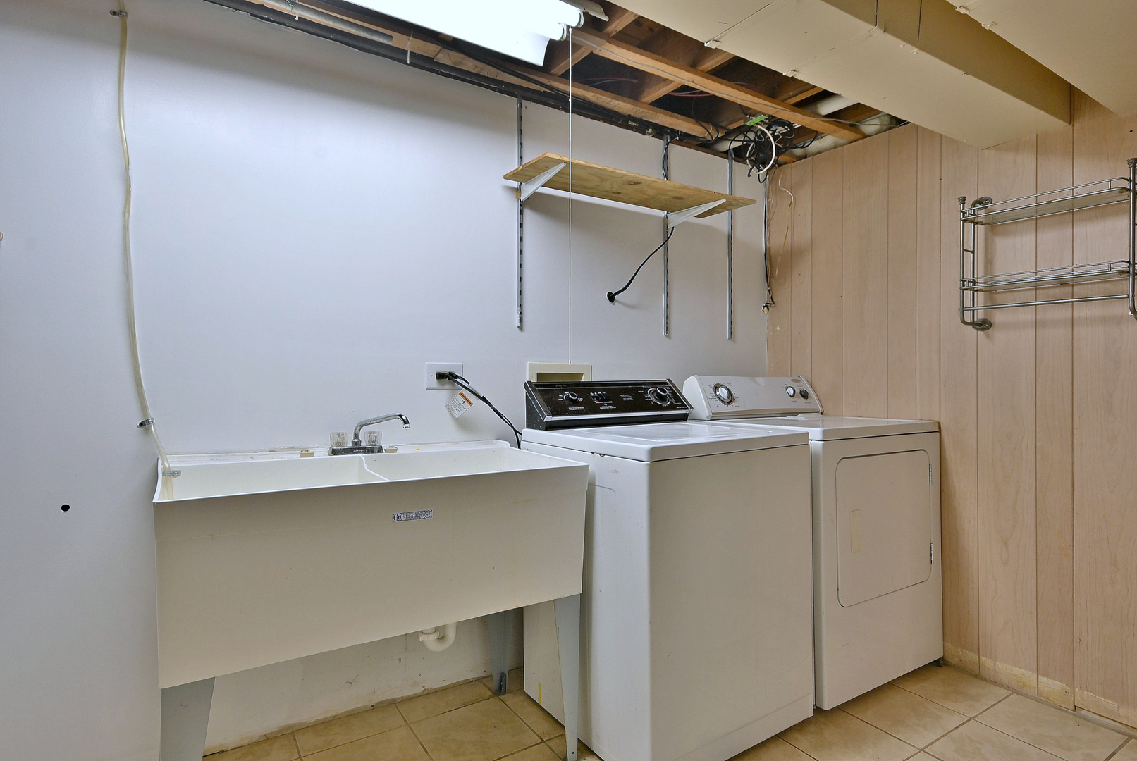 3952 North Oleander Avenue Chicago, IL 60634 - Photo 30 of 34 a utility room with cabinets and washer