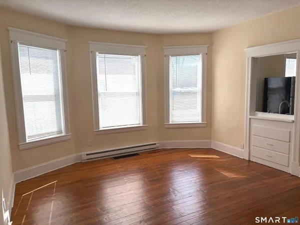 $2,200 | 137 Clifton Street, Wallingford, CT 06492