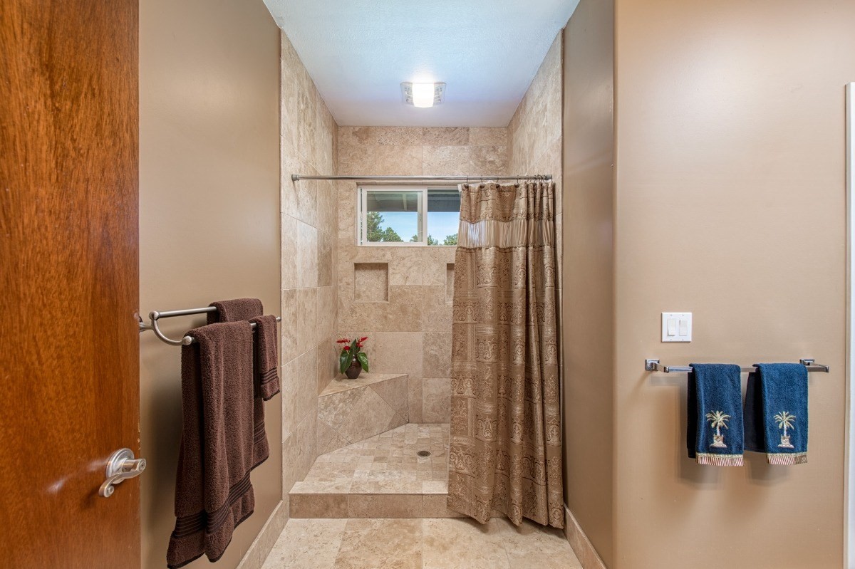 44-3265 Kalopa Mauka Road Honokaa, HI 96727 - Photo 13 of 30 a view of a bathroom