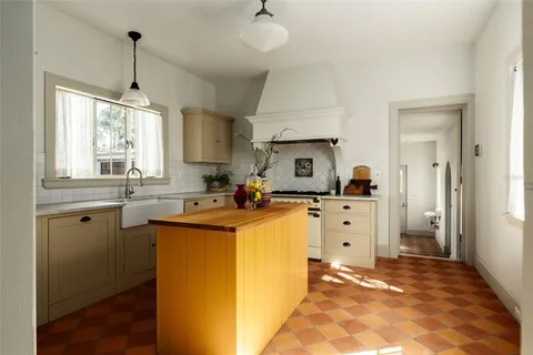 $2,750,000 | 403 Jasmine Way, Clearwater, FL 33756