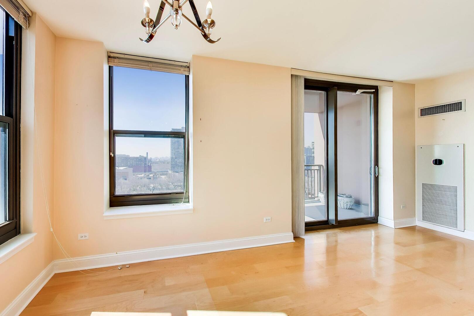 1101 South State Street, Unit 1307 Chicago, IL 60605 - Photo 14 of 31 an empty room with windows and closet