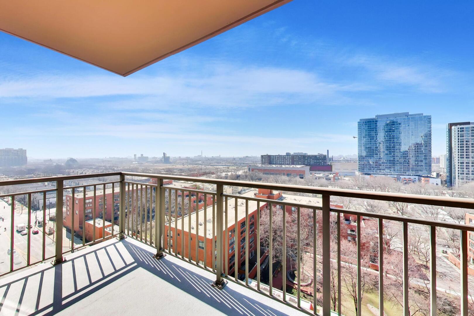 1101 South State Street, Unit 1307 Chicago, IL 60605 - Photo 24 of 31 a view of city from a balcony