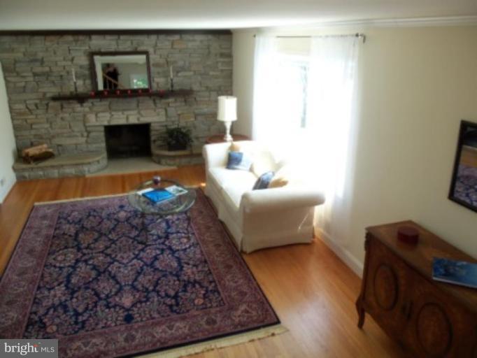 202 Hollen Road Baltimore, MD 21212 - Photo 12 of 29 Living Room