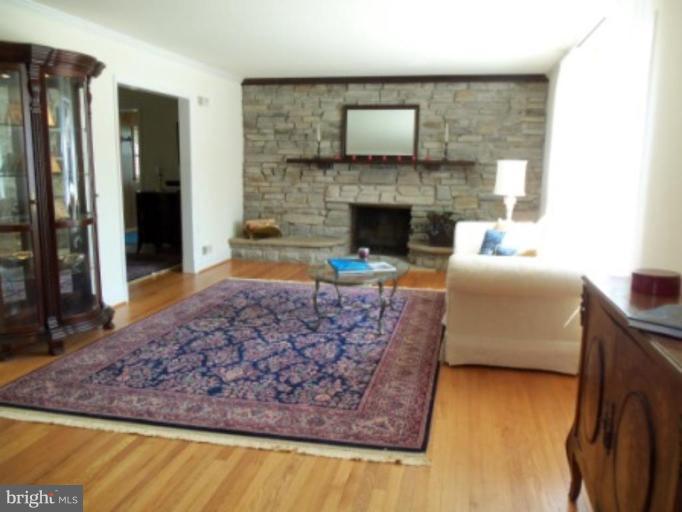 202 Hollen Road Baltimore, MD 21212 - Photo 13 of 29 Living Room #2