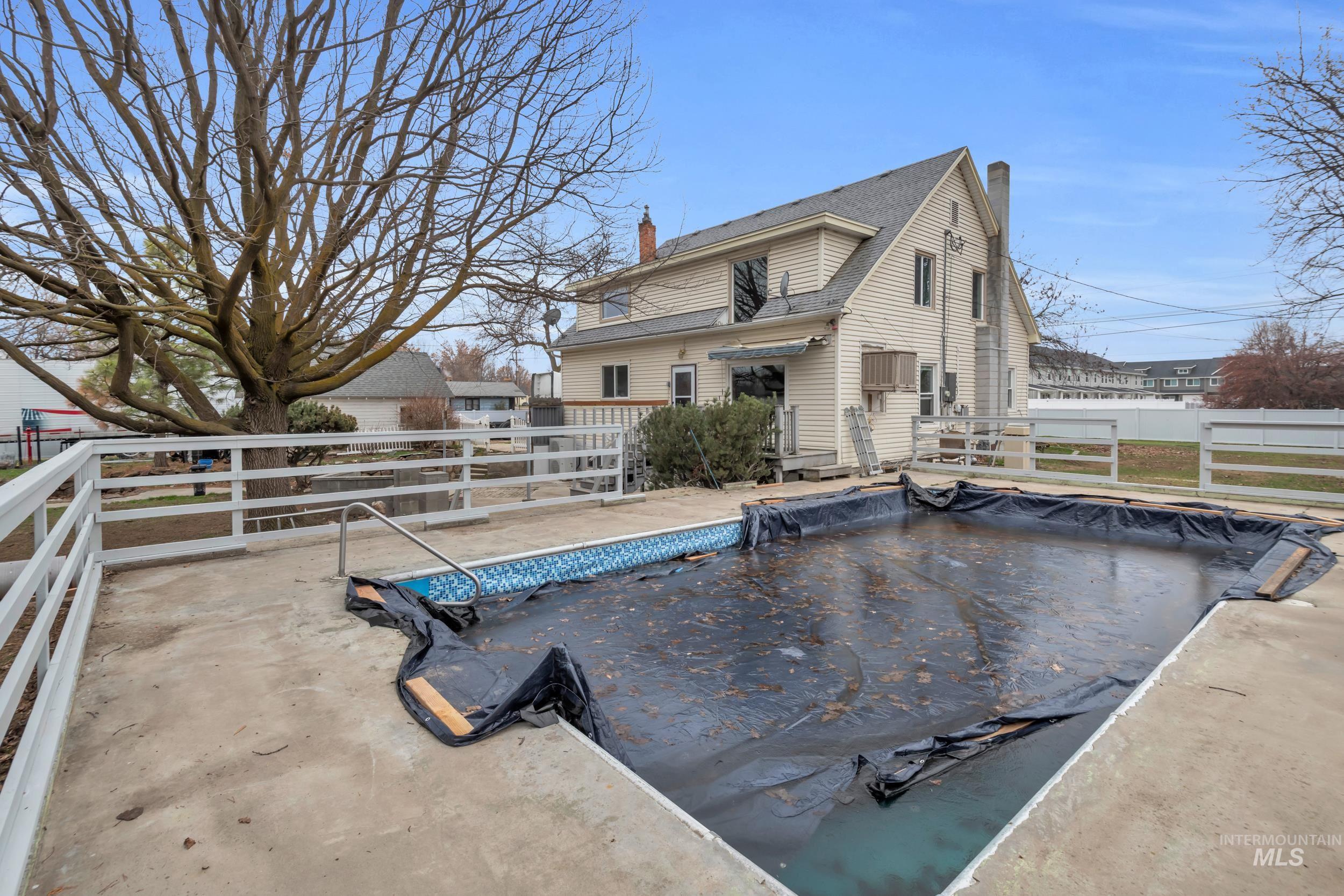 1158 South Powerline Road Nampa, ID 83686 - Photo 50 of 50 View of swimming pool