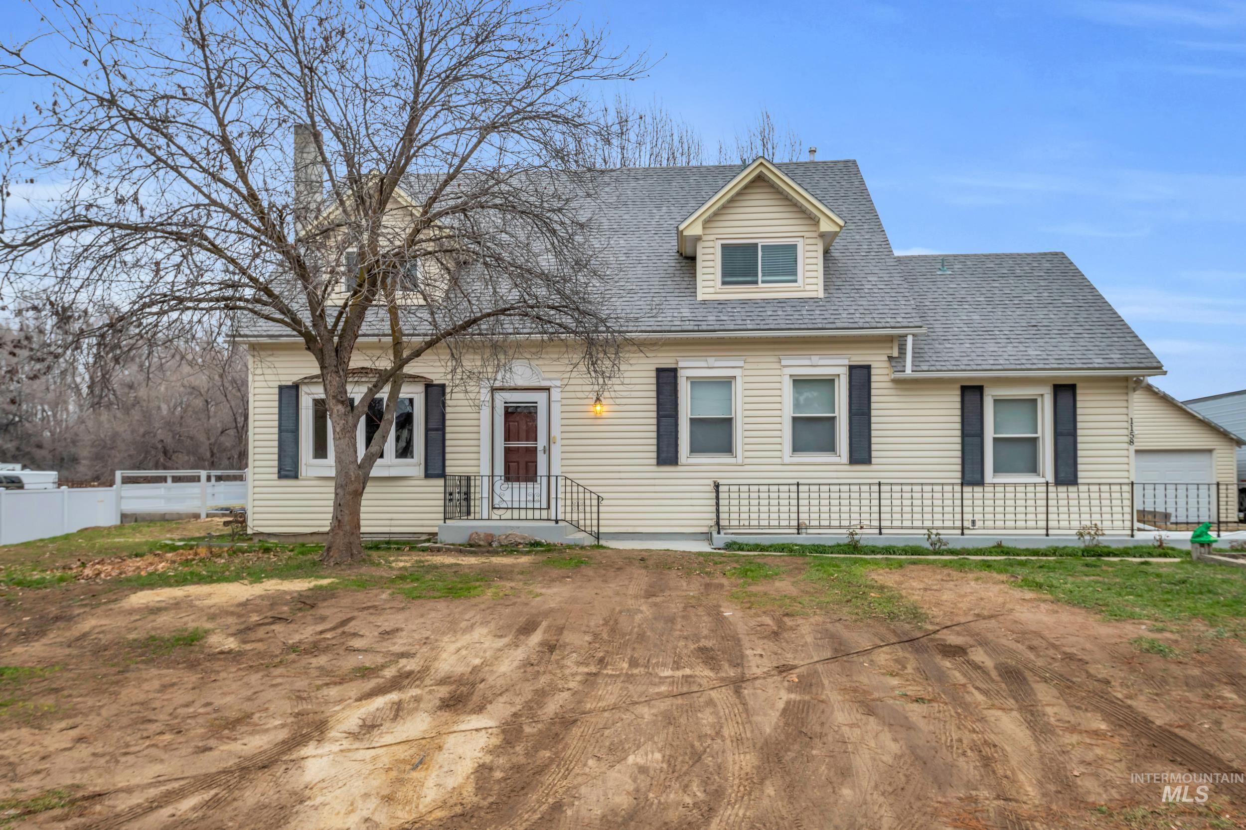 1158 South Powerline Road Nampa, ID 83686 - Photo 6 of 50 Cape cod home with a shingled roof
