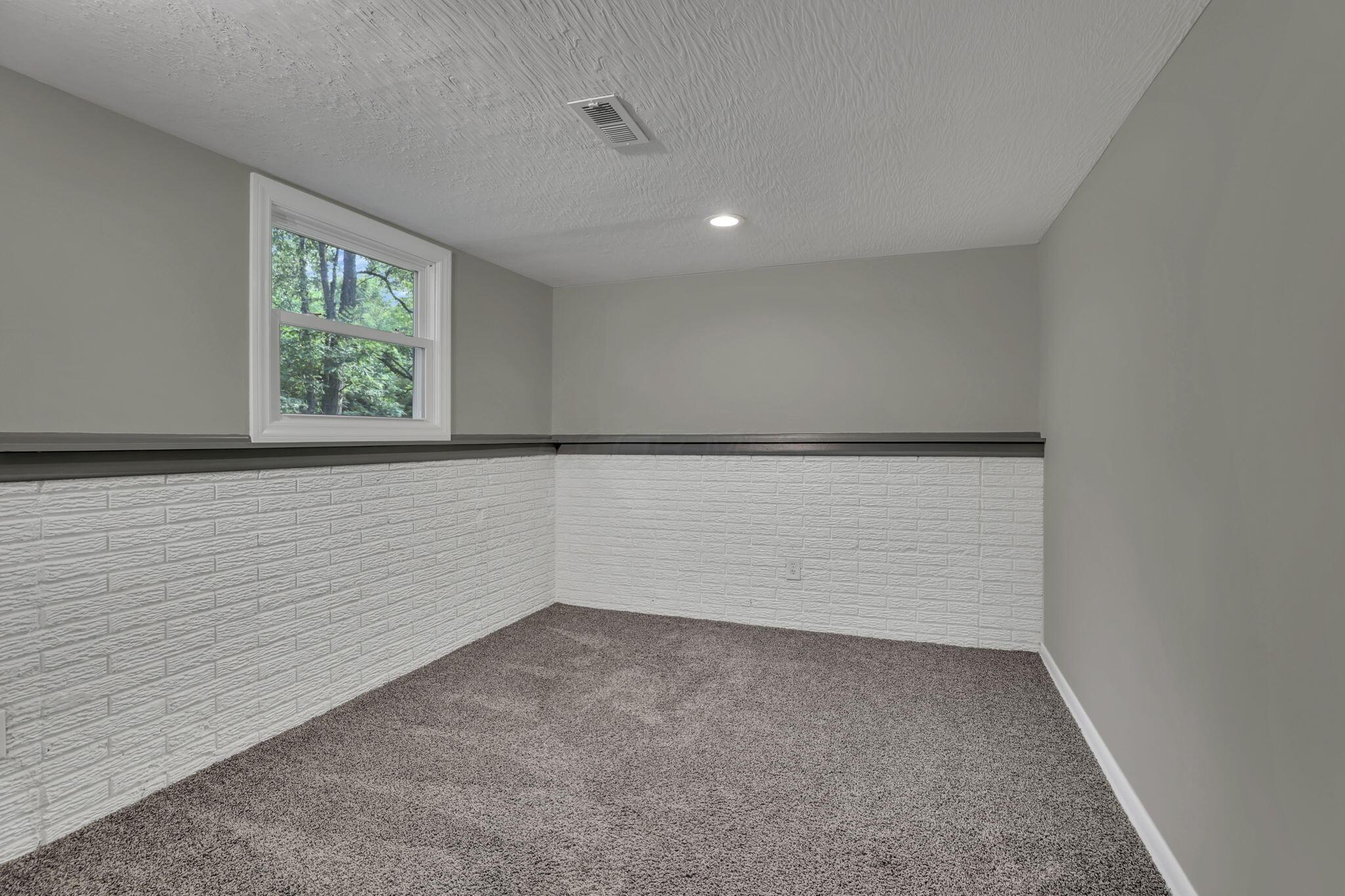 9240 Sycamore Road Mount Vernon, OH 43050 - Photo 22 of 49 32-web-or-mls-011A3914 - Copy