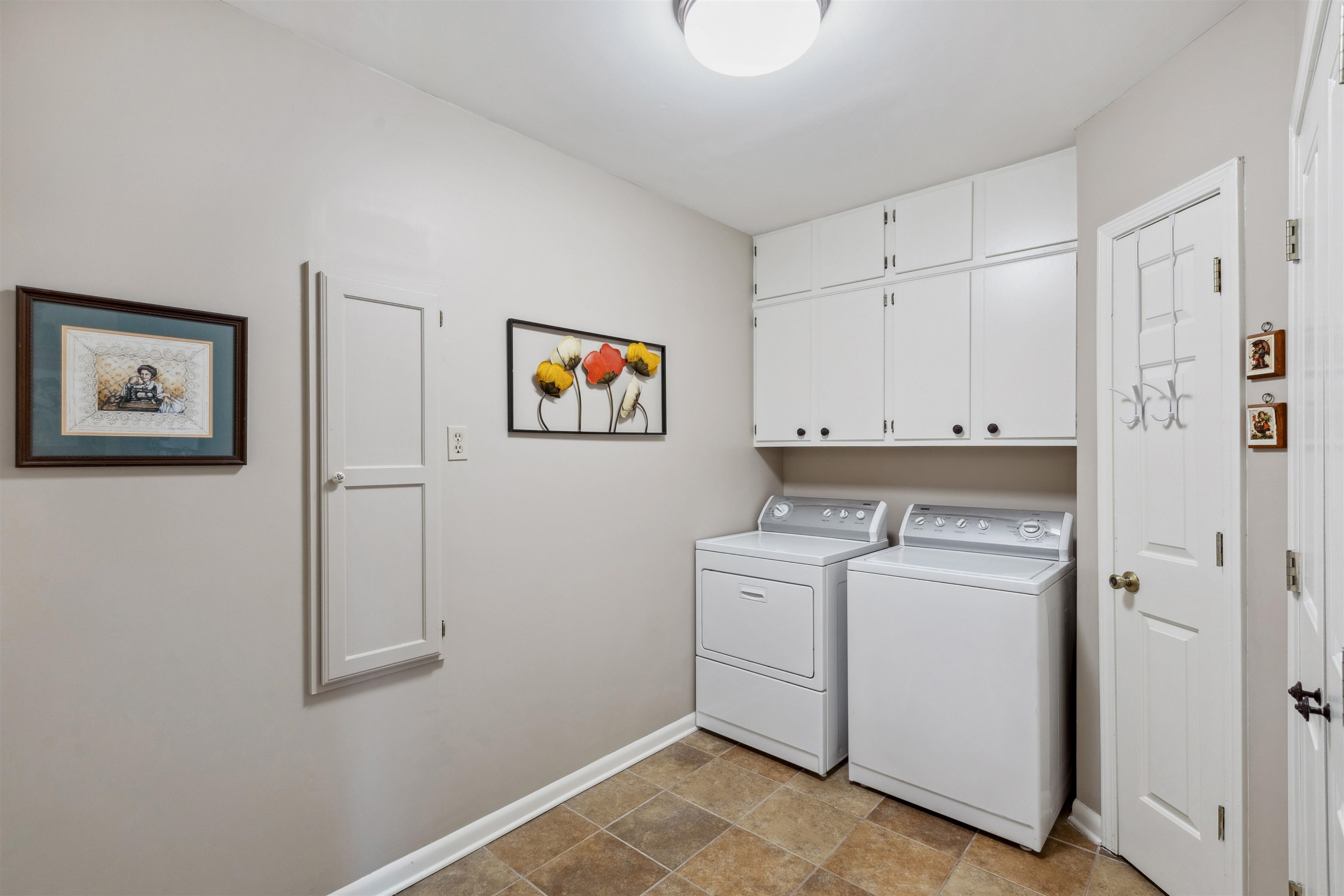 1631 Hopewell Road Memphis, TN 38117 - Photo 18 of 22 a utility room with dryer and washer