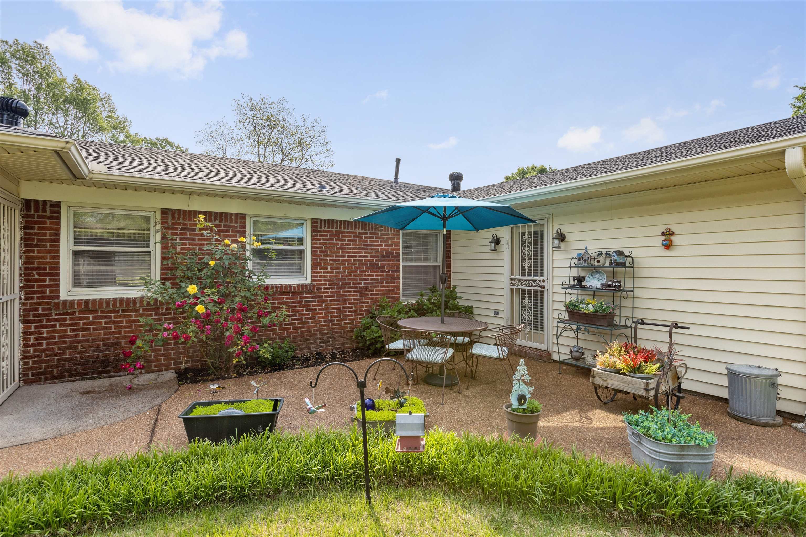 1631 Hopewell Road Memphis, TN 38117 - Photo 19 of 22 a front view of a house with patio