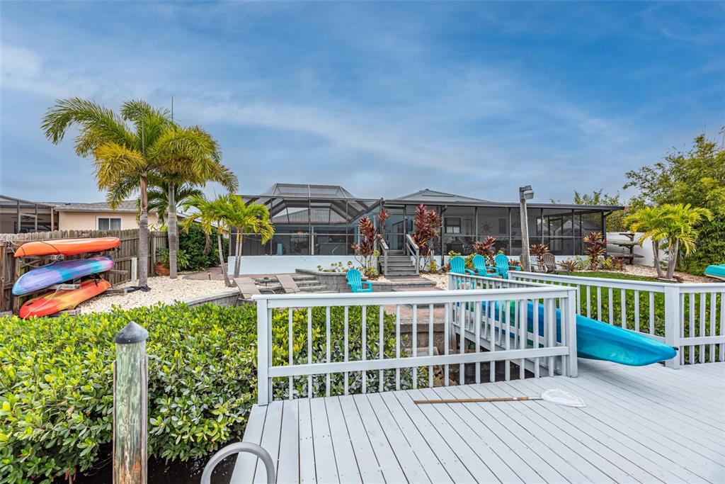 910 Chipaway Drive Apollo Beach, FL 33572 - Photo 27 of 39 a view of a chair and tables in the balcony