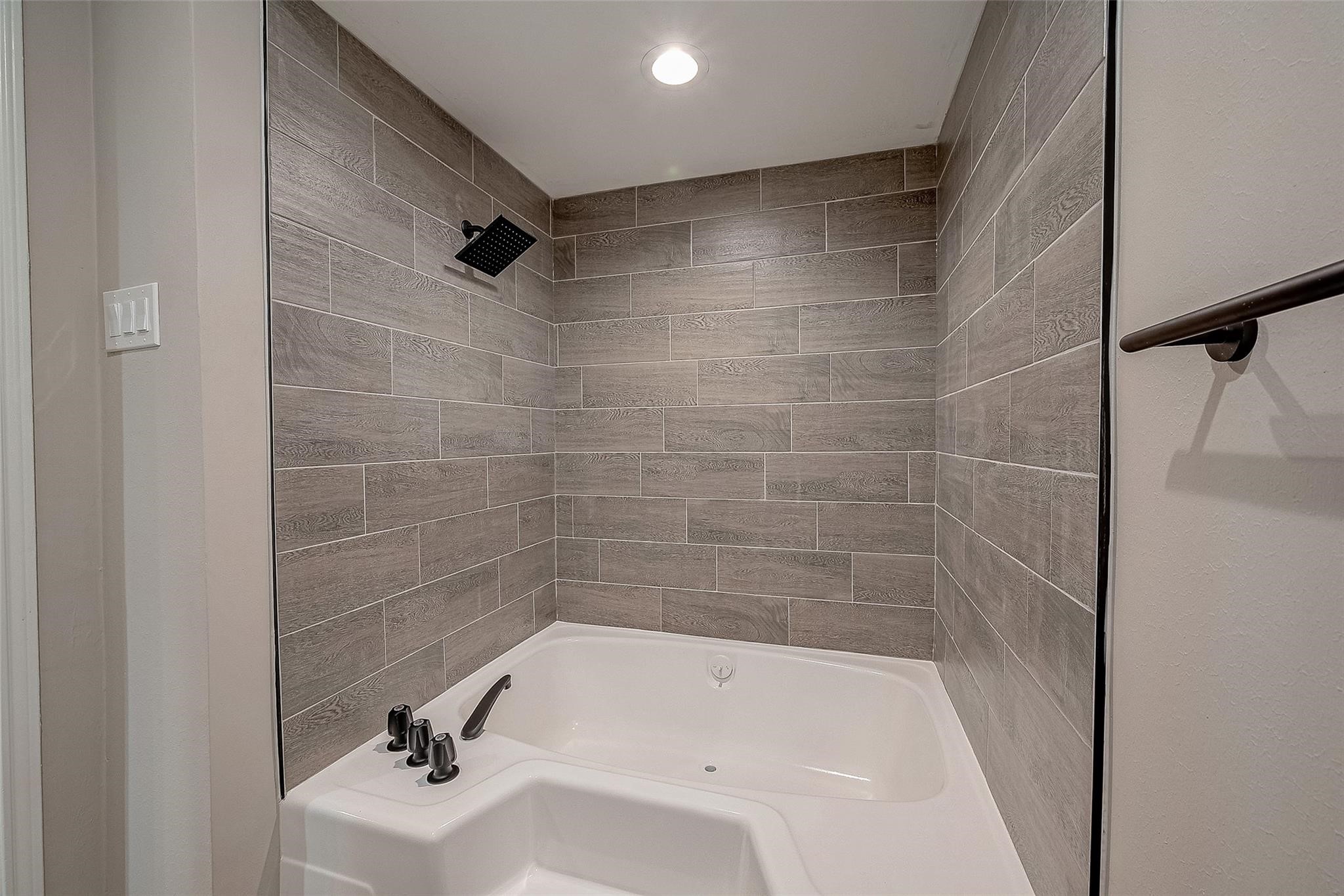 14736 Perthshire Road, Unit F Houston, TX 77079 - Photo 18 of 27