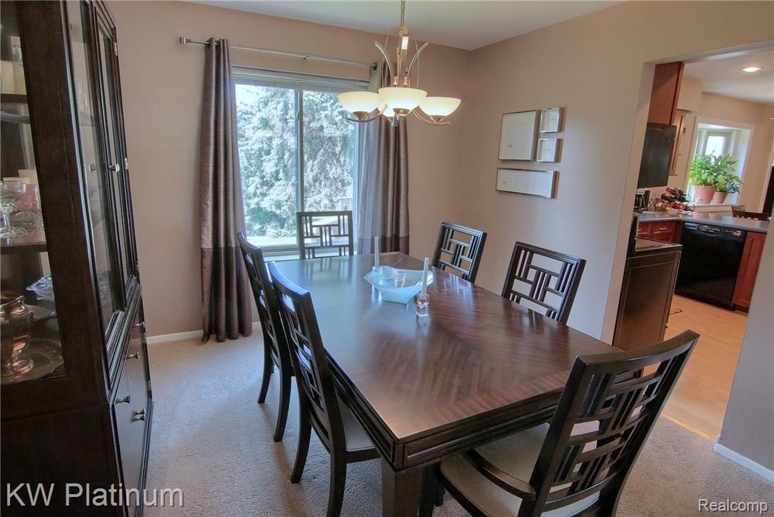 1628 Dennett Lane Rochester, MI 48307 - Photo 18 of 31 Dining_Room_2nd_View.jpg