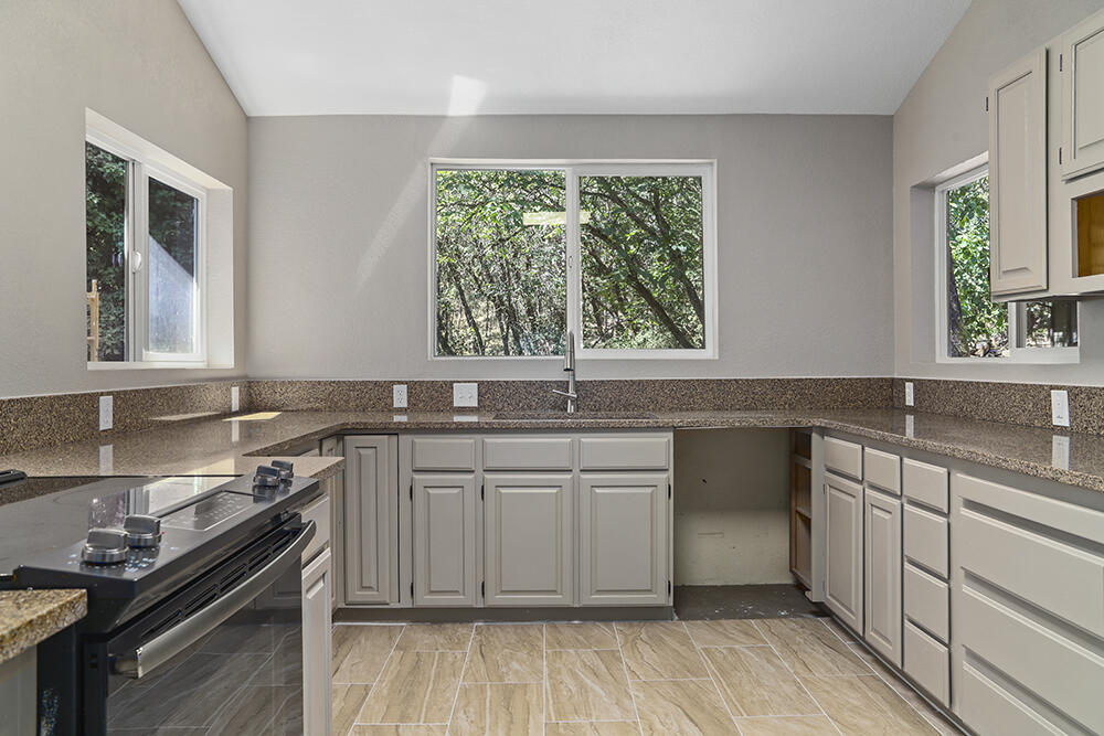 516 Stewart Road Grants Pass, OR 97526 - Photo 8 of 72 7