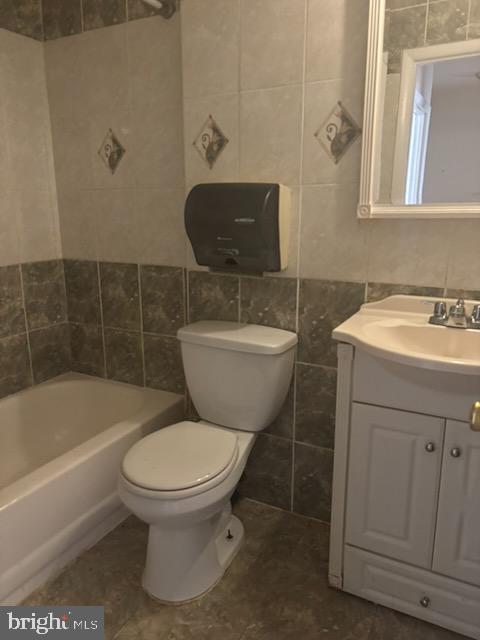 5104 Emo Street Capitol Heights, MD 20743 - Photo 15 of 24 a bathroom with a toilet a sink and bathtub
