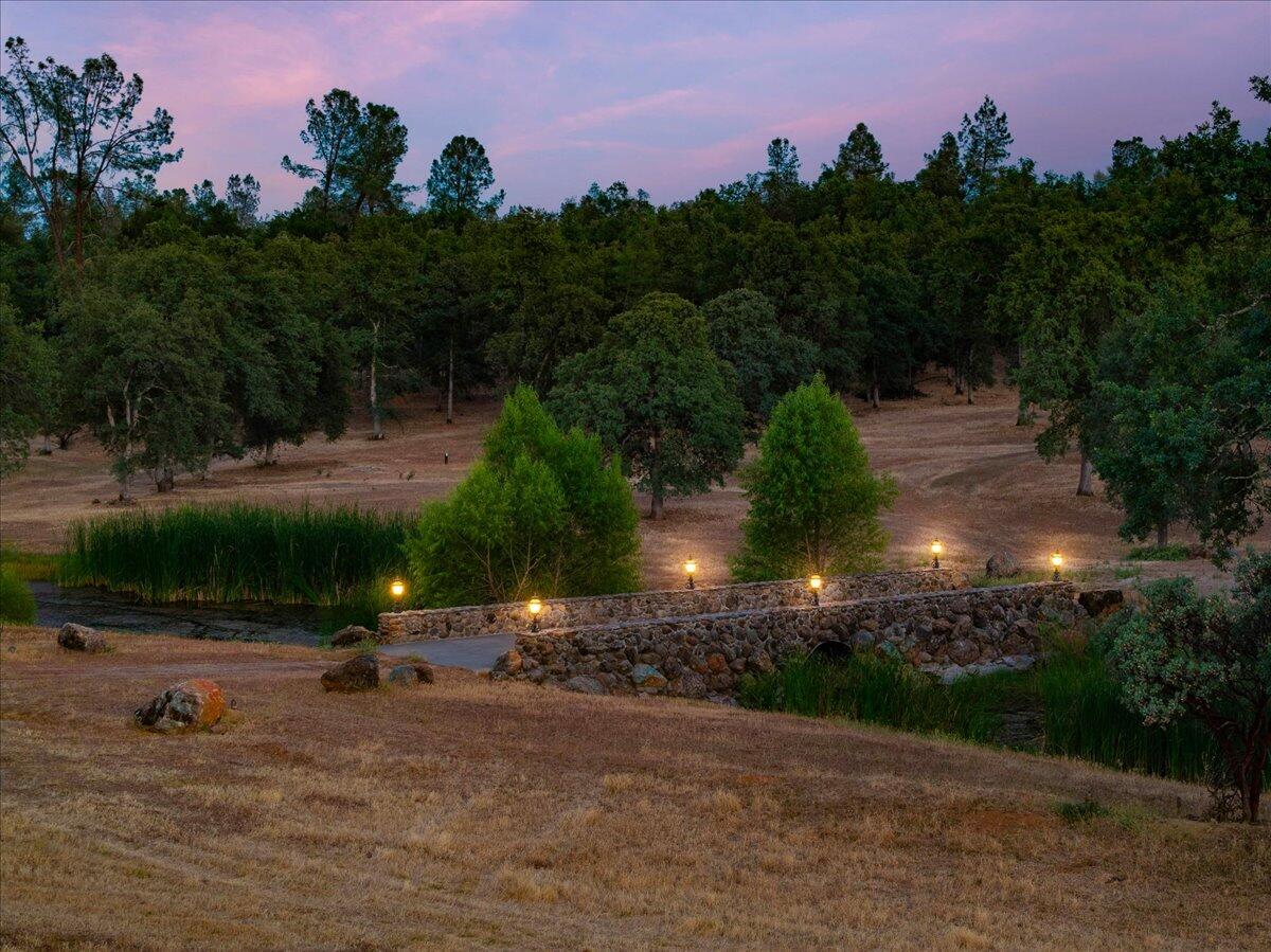 8499 Simmons Road Redding, CA 96001 - Photo 3 of 33 06-8499 Simmons Rd - 070926T-3