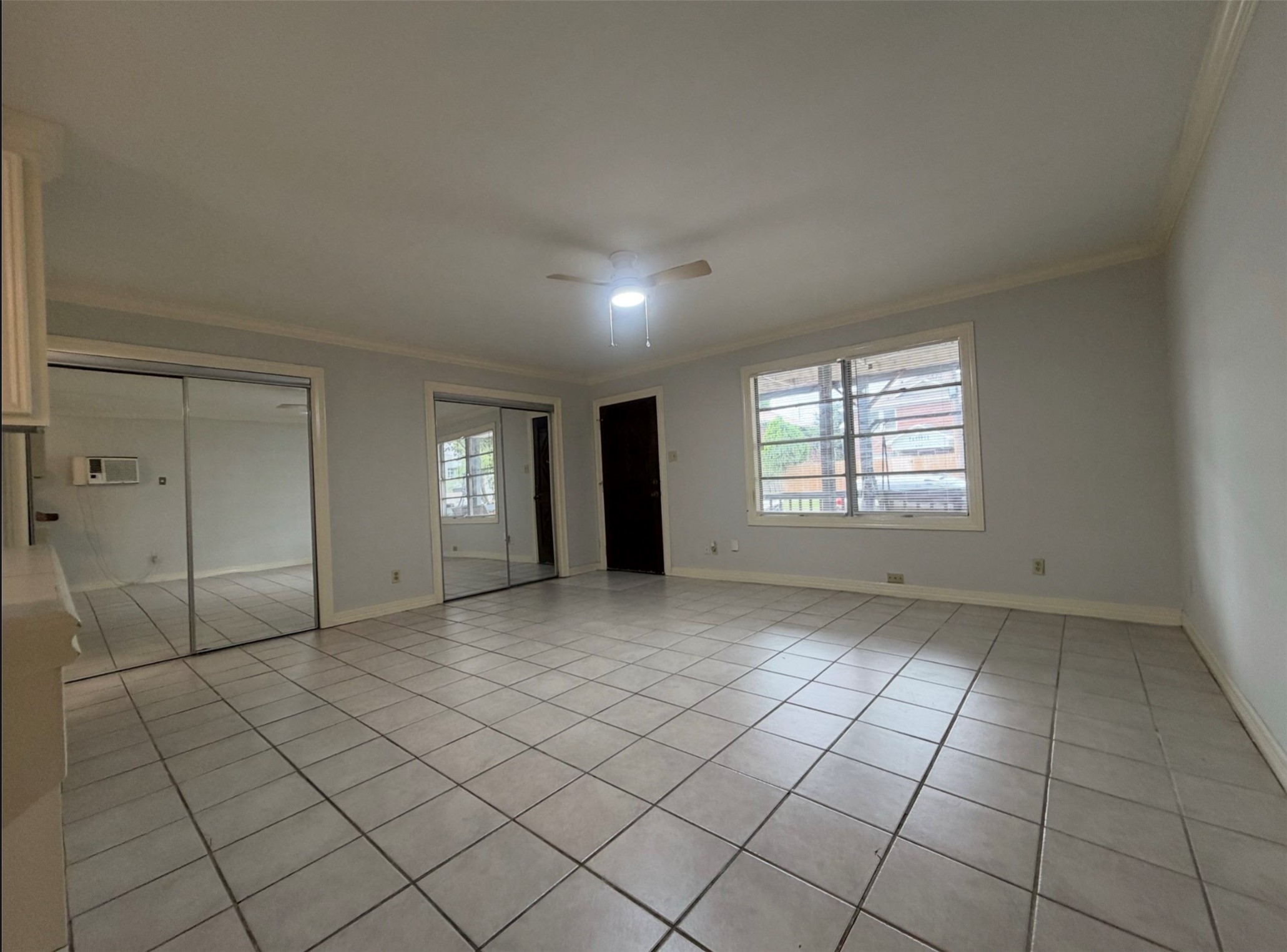 613 Pacific Street, Unit 1 Houston, TX 77006 - Photo 12 of 28 a view of an empty room and window